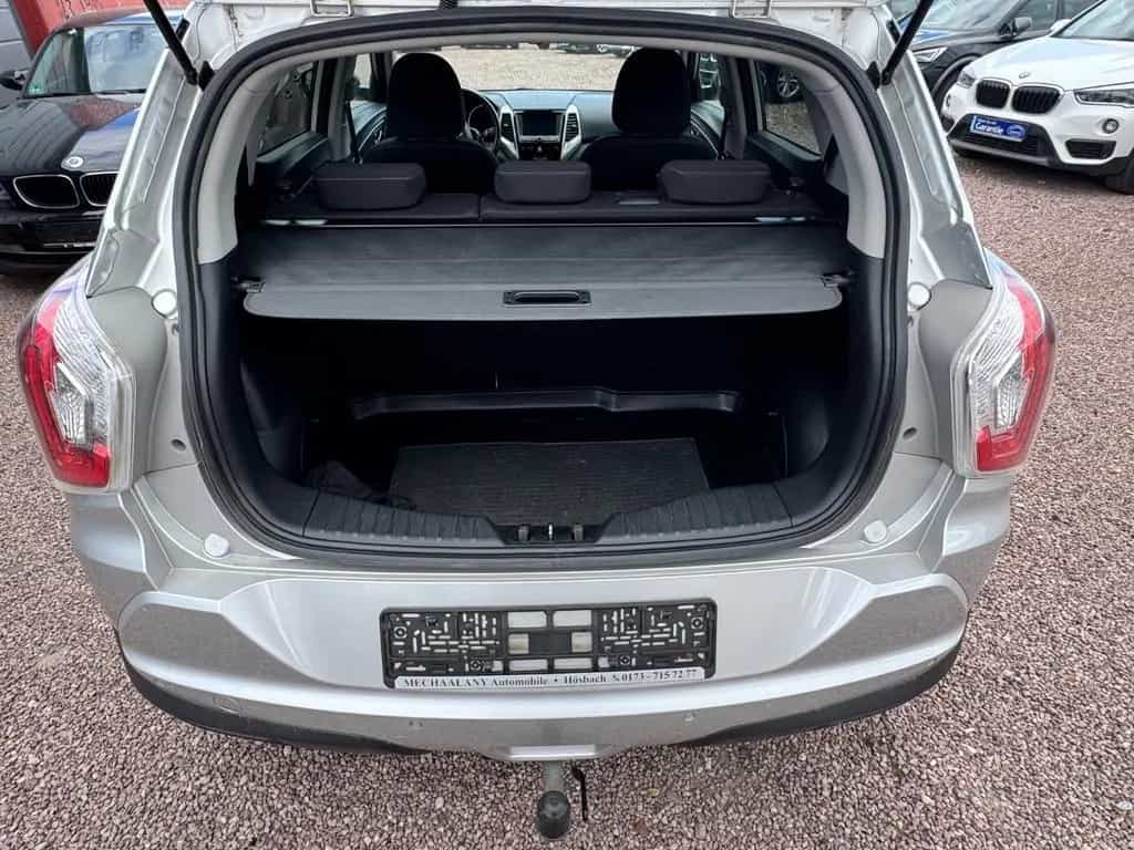 Ssangyong Tivoli 1.6 e-XDi Sapphire 2WD *Navi*Kamera*AHK * 03/2017-photo-4