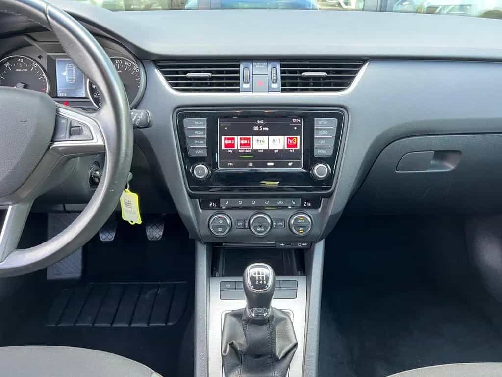 Skoda Octavia Combi Joy 81kw TSI *Einparkhilfe*Anhänge 03/2016-photo-9