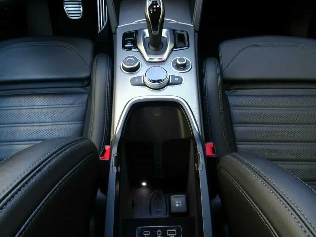Alfa Romeo Stelvio 2.0 Turbo 16V AT8-Q4 Veloce,AHK,Leder 06/2022-photo-19