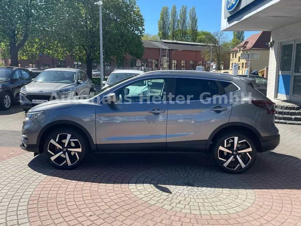 Nissan Qashqai 1.3 Akari Auto./ Leder+Pano.+360°+AHK 05/2021-photo-2