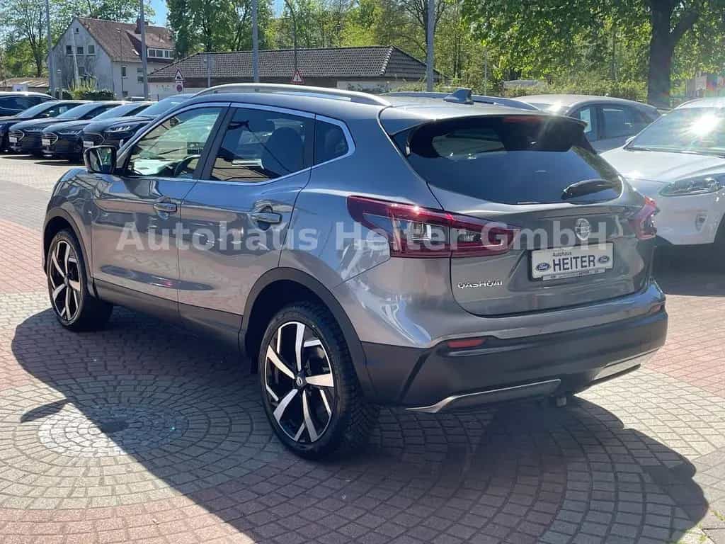 Nissan Qashqai 1.3 Akari Auto./ Leder+Pano.+360°+AHK 05/2021-photo-3