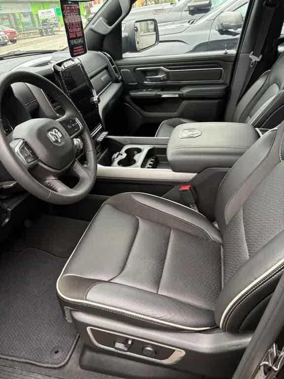 Dodge RAM 1500 Laramie Sport null-photo-3
