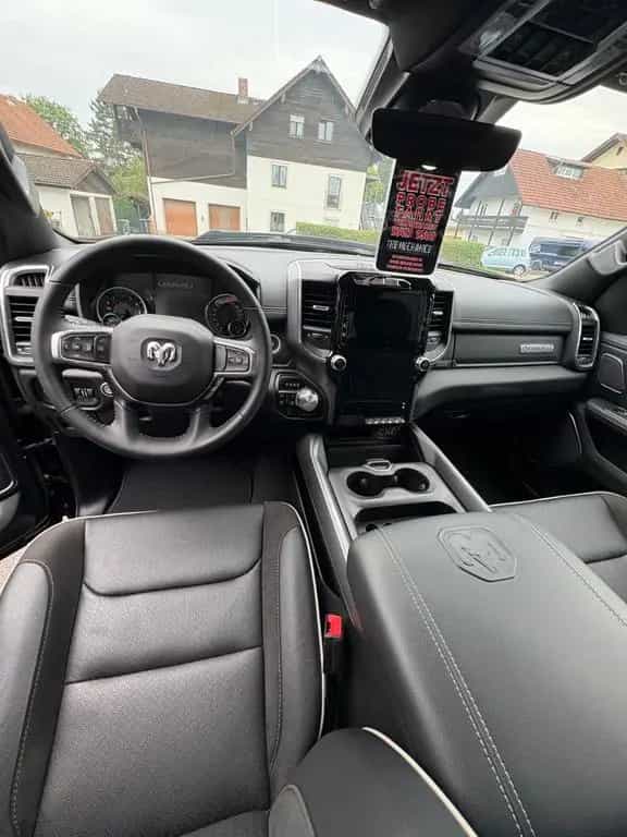 Dodge RAM 1500 Laramie Sport null-photo-4