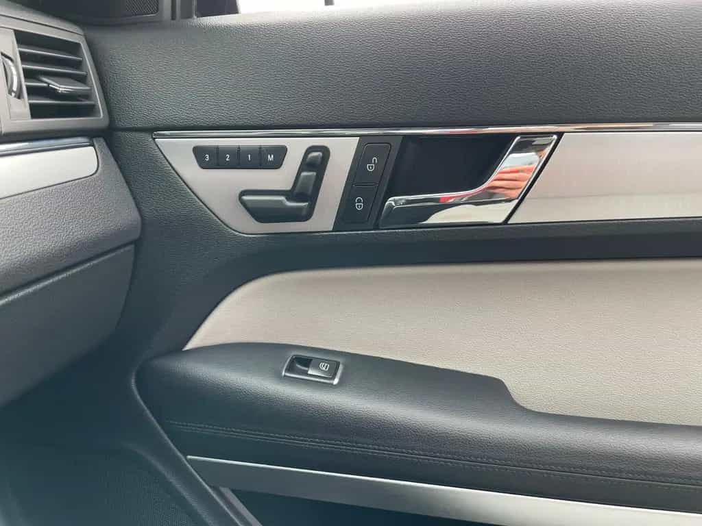 Mercedes-Benz E-Class 300 Cabrio CGI BlueEfficiency AMG-PAKET 12/2011-photo-18