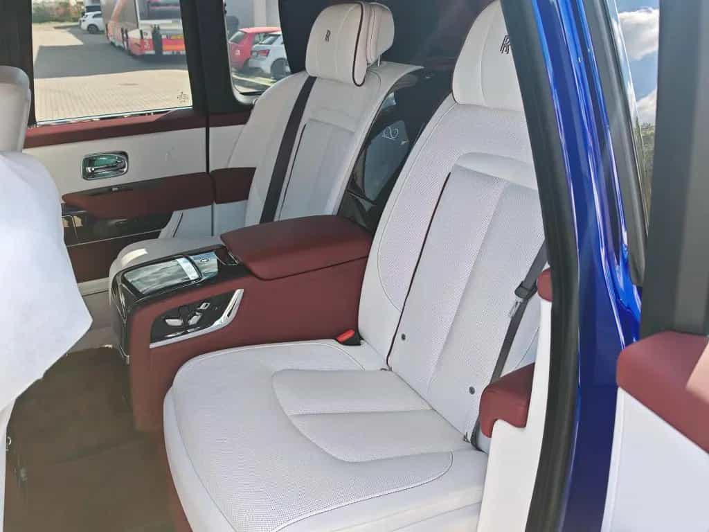 Rolls-Royce Cullinan Black Badge Series II - Sofort !!! 04/2026-photo-11