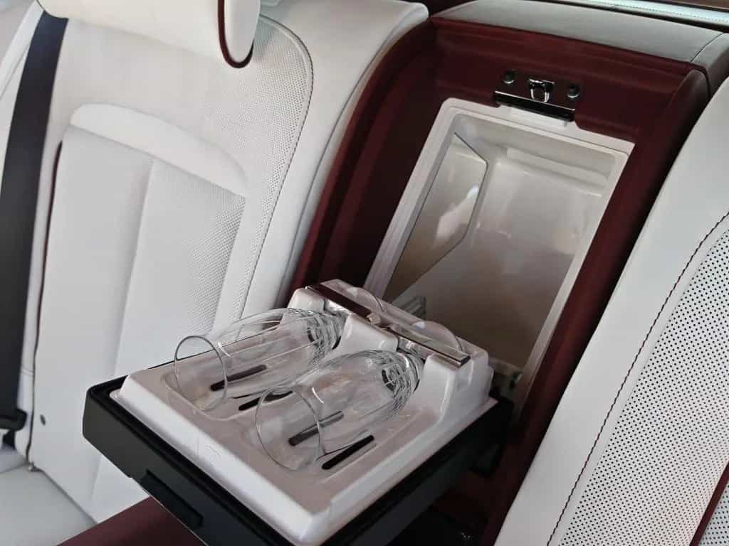 Rolls-Royce Cullinan Black Badge Series II - Sofort !!! 04/2026-photo-14