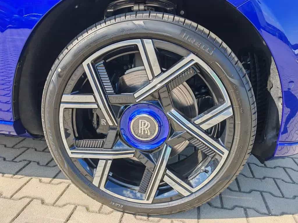 Rolls-Royce Cullinan Black Badge Series II - Sofort !!! 04/2026-photo-5
