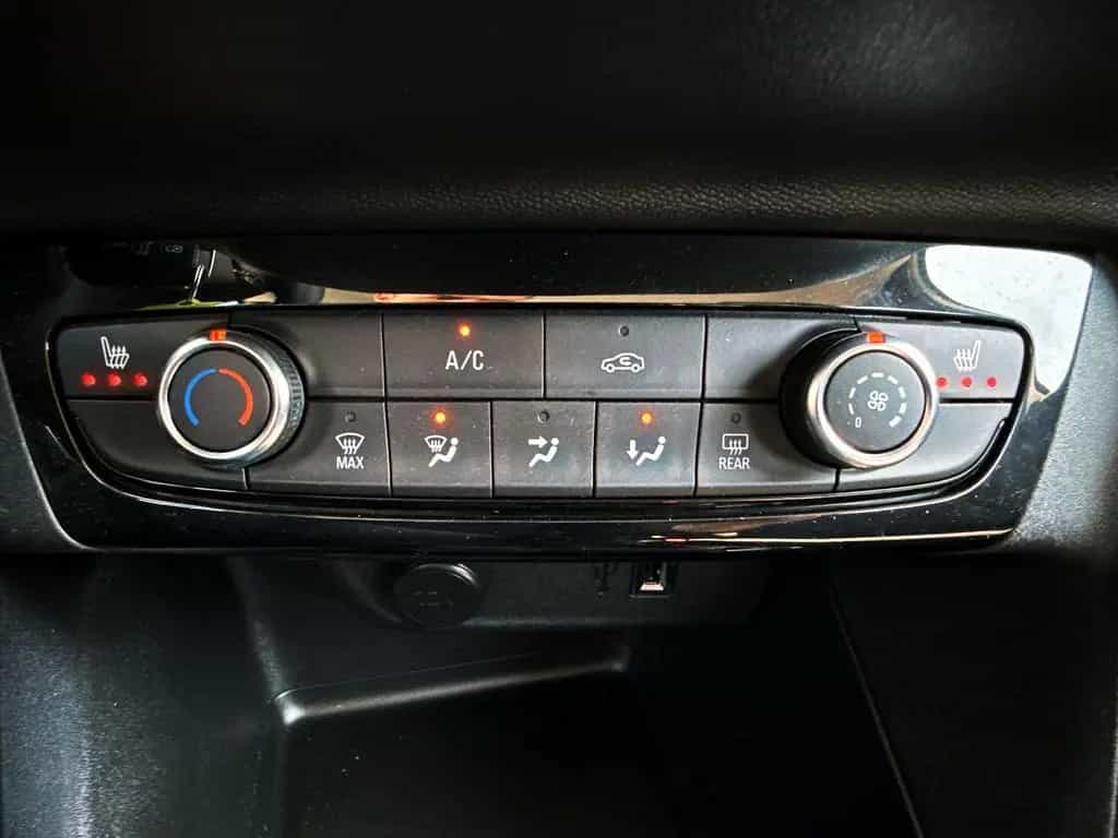 Opel Corsa Elegance 1.2 Turbo LED SHZ NAV TEMP PDC 11/2022-photo-14