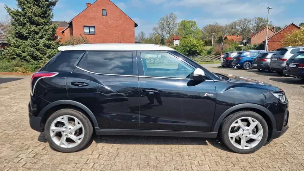 Ssangyong Tivoli 1,5 l Benziner  FIZZ AHK KAMERA S/W RÄDER 06/2021-photo-10