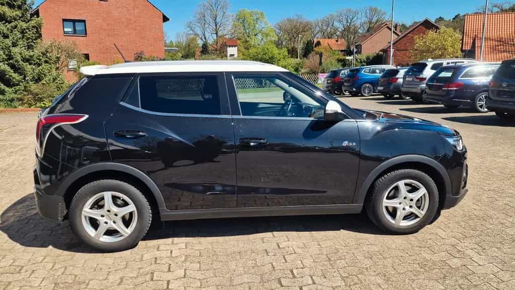 Ssangyong Tivoli 1,5 l Benziner  FIZZ AHK KAMERA S/W RÄDER 06/2021-photo-11