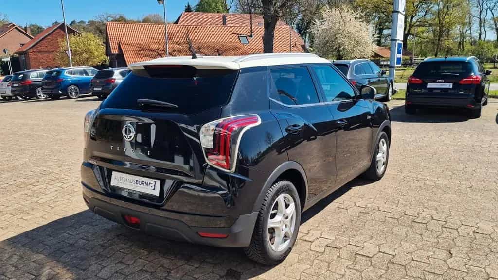 Ssangyong Tivoli 1,5 l Benziner  FIZZ AHK KAMERA S/W RÄDER 06/2021-photo-15