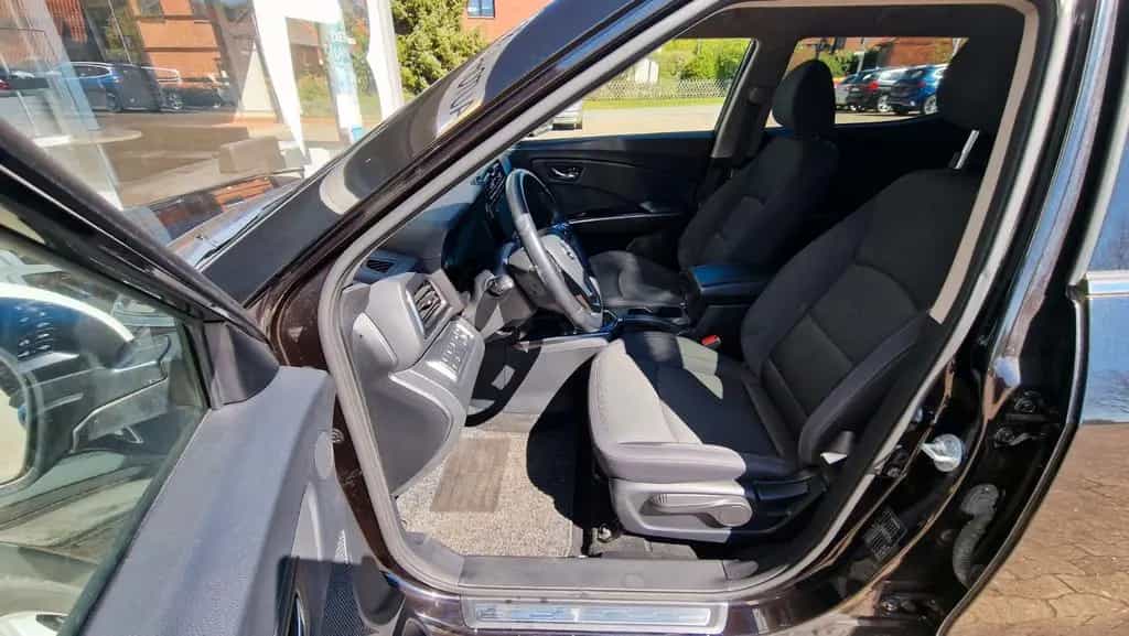 Ssangyong Tivoli 1,5 l Benziner  FIZZ AHK KAMERA S/W RÄDER 06/2021-photo-20