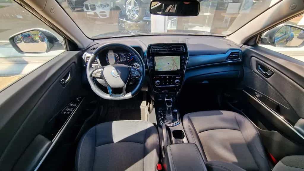 Ssangyong Tivoli 1,5 l Benziner  FIZZ AHK KAMERA S/W RÄDER 06/2021-photo-22