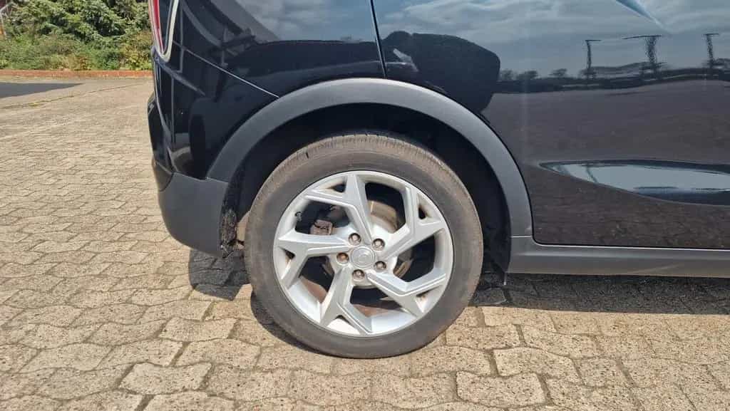 Ssangyong Tivoli 1,5 l Benziner  FIZZ AHK KAMERA S/W RÄDER 06/2021-photo-34