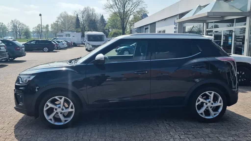 Ssangyong Tivoli 1,5 l Benziner  FIZZ AHK KAMERA S/W RÄDER 06/2021-photo-8