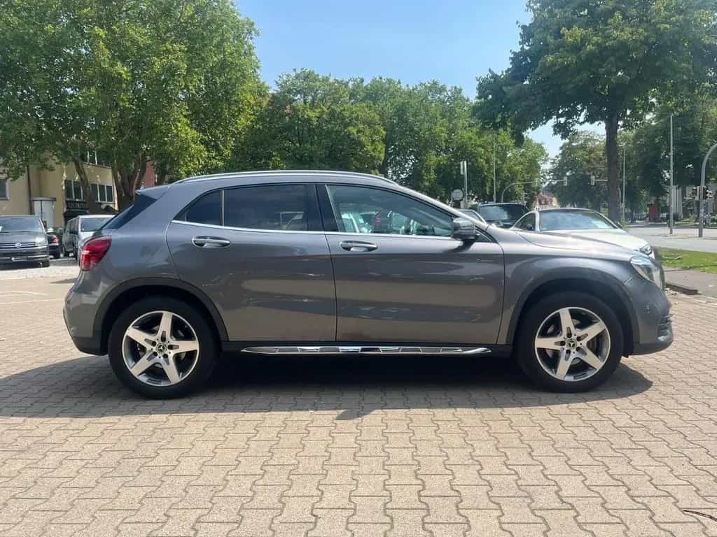 Mercedes-Benz GLA-Class 220 GLA -Klasse 4Matic AMG Line/Tüv neu 11/2018-photo-4