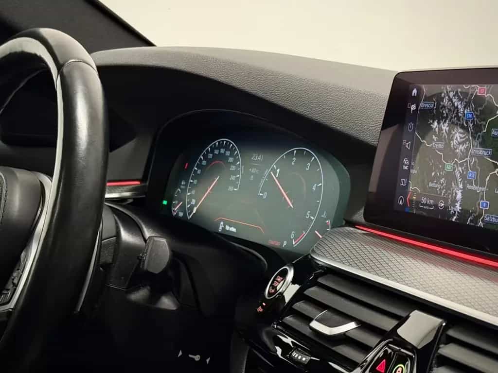 BMW 5 Series 520d M-PAKET PANO/R-KAM/L-HZG/VIRTUAL/AMBIENTE 11/2018-photo-18