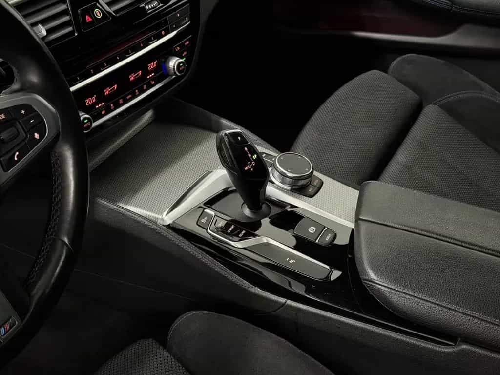BMW 5 Series 520d M-PAKET PANO/R-KAM/L-HZG/VIRTUAL/AMBIENTE 11/2018-photo-33