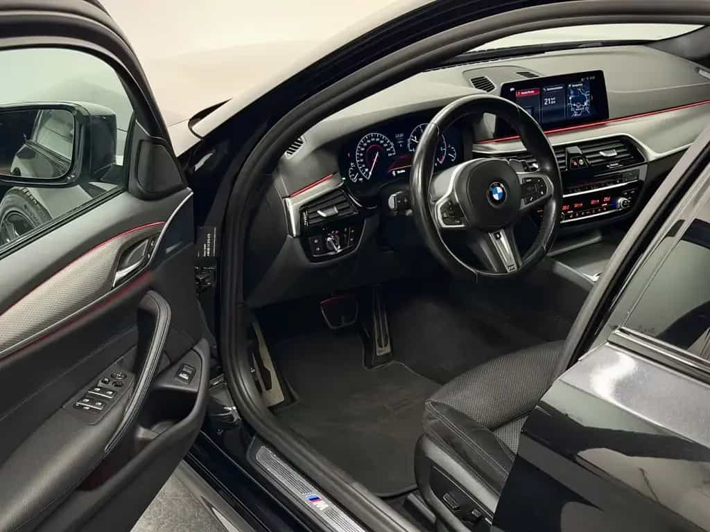 BMW 5 Series 520d M-PAKET PANO/R-KAM/L-HZG/VIRTUAL/AMBIENTE 11/2018-photo-34