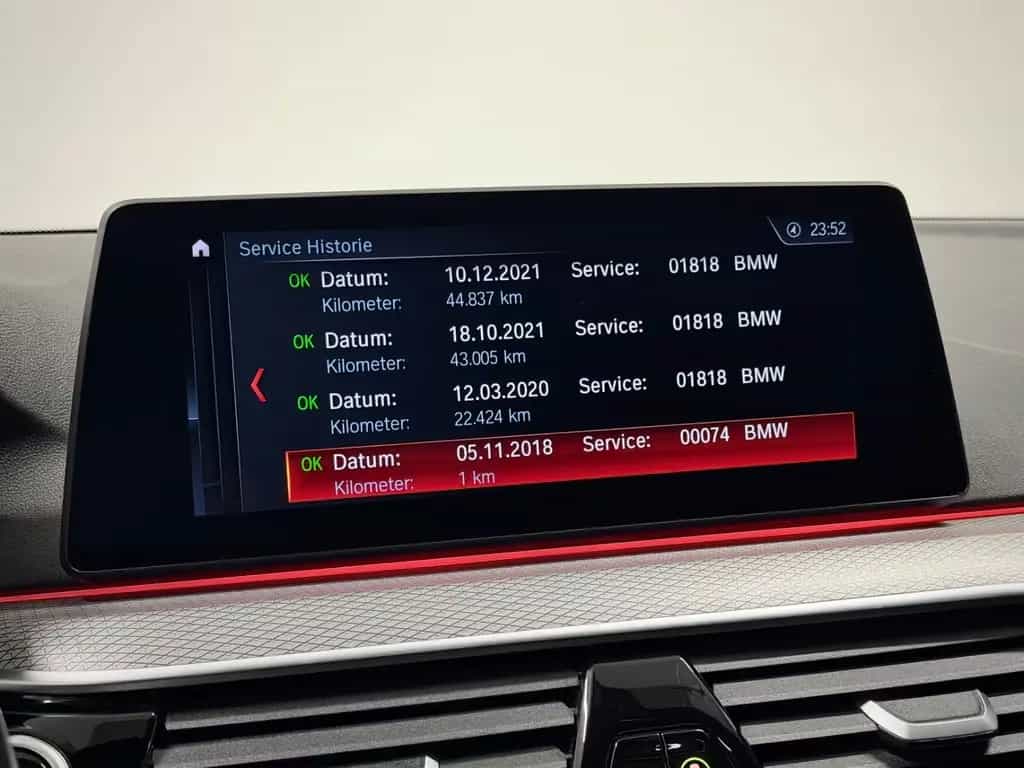 BMW 5 Series 520d M-PAKET PANO/R-KAM/L-HZG/VIRTUAL/AMBIENTE 11/2018-photo-42