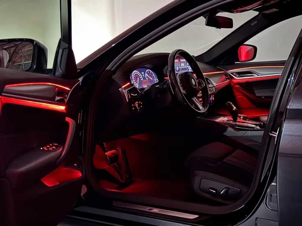 BMW 5 Series 520d M-PAKET PANO/R-KAM/L-HZG/VIRTUAL/AMBIENTE 11/2018-photo-44