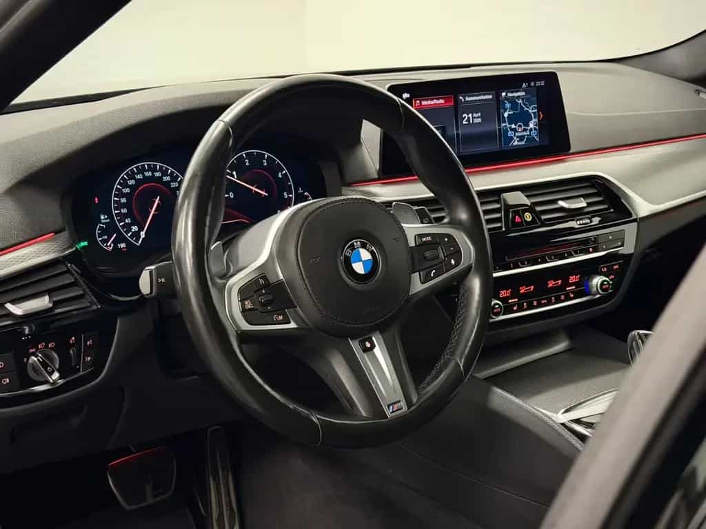 BMW 5 Series 520d M-PAKET PANO/R-KAM/L-HZG/VIRTUAL/AMBIENTE 11/2018-photo-46