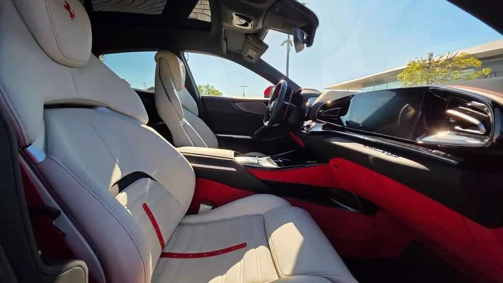 Ferrari Purosangue V12 DCT 4WD/PANO/STZH-BL/360CAM/HIFI 12/2024-photo-36