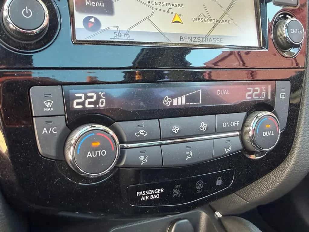 Nissan Qashqai N-Connecta *Panorama*360°Kamera*8-Fach* 05/2018-photo-23