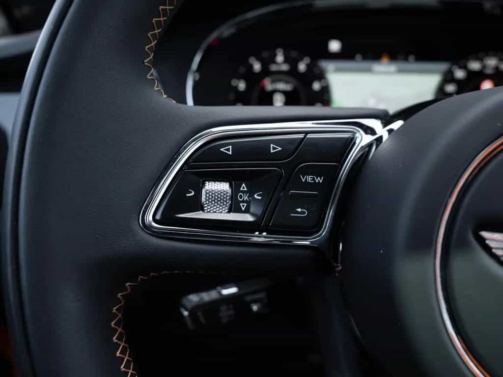 Bentley Bentayga S V8 | Mulliner | Satin Paint | CCB 08/2024-photo-23