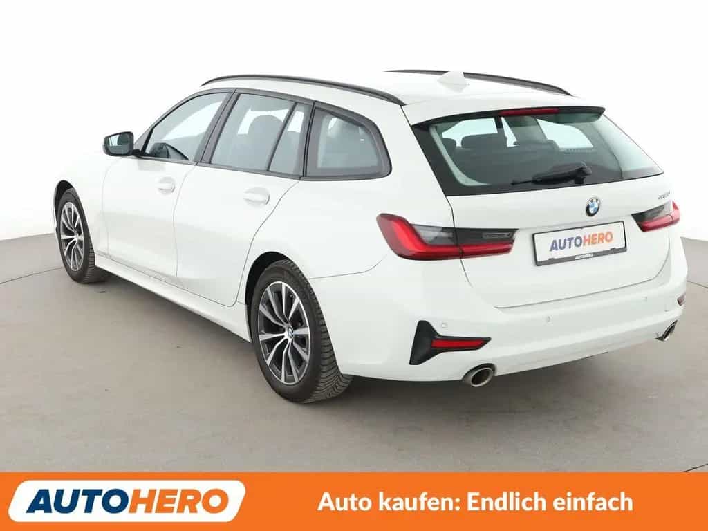 BMW 318 i Advantage Aut.*NAVI*LED*PDC*SHZ*TEMPO* 01/2022-photo-3