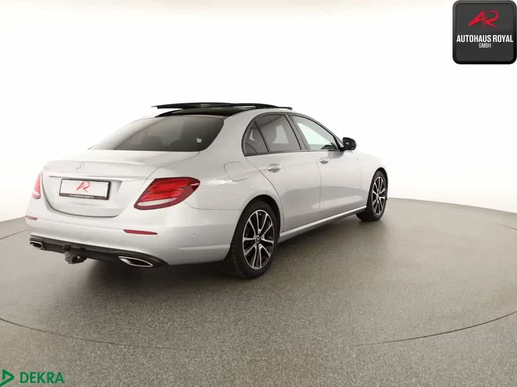 Mercedes-Benz E 250 AVANTGARDE PANO,DISTRO,MULTIBEAM,360GRAD 02/2018-photo-4