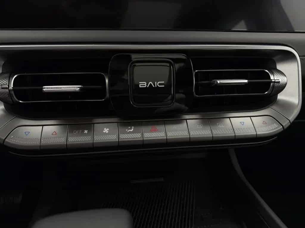 BAIC BJ40 Pro 2.0T Massage PANO LEDER 360° PDC 2,5to null-photo-25