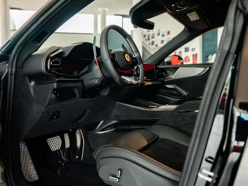 Ferrari Purosangue Massagesitz*Panoramadach*Burmester 03/2024-photo-19