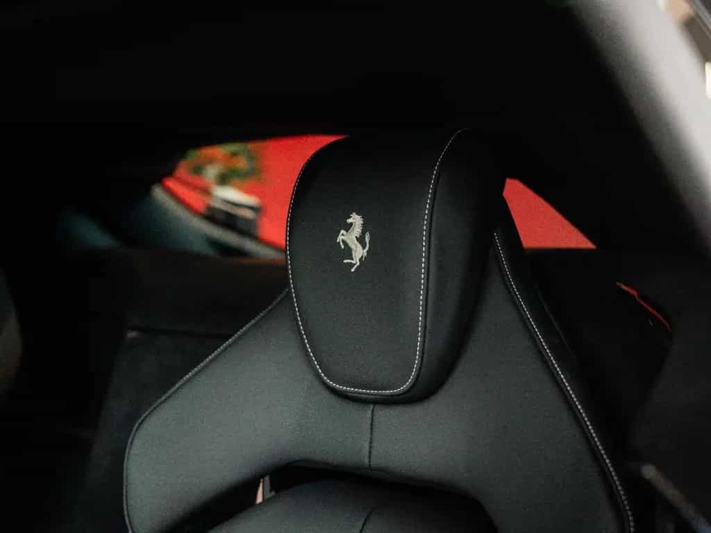 Ferrari Purosangue Massagesitz*Panoramadach*Burmester 03/2024-photo-29