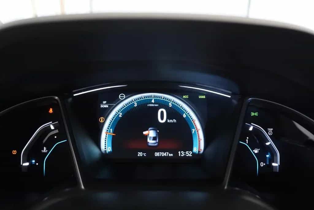 Honda Civic 1,5 VTEC TURBO ELEGANCE 07/2018-photo-21