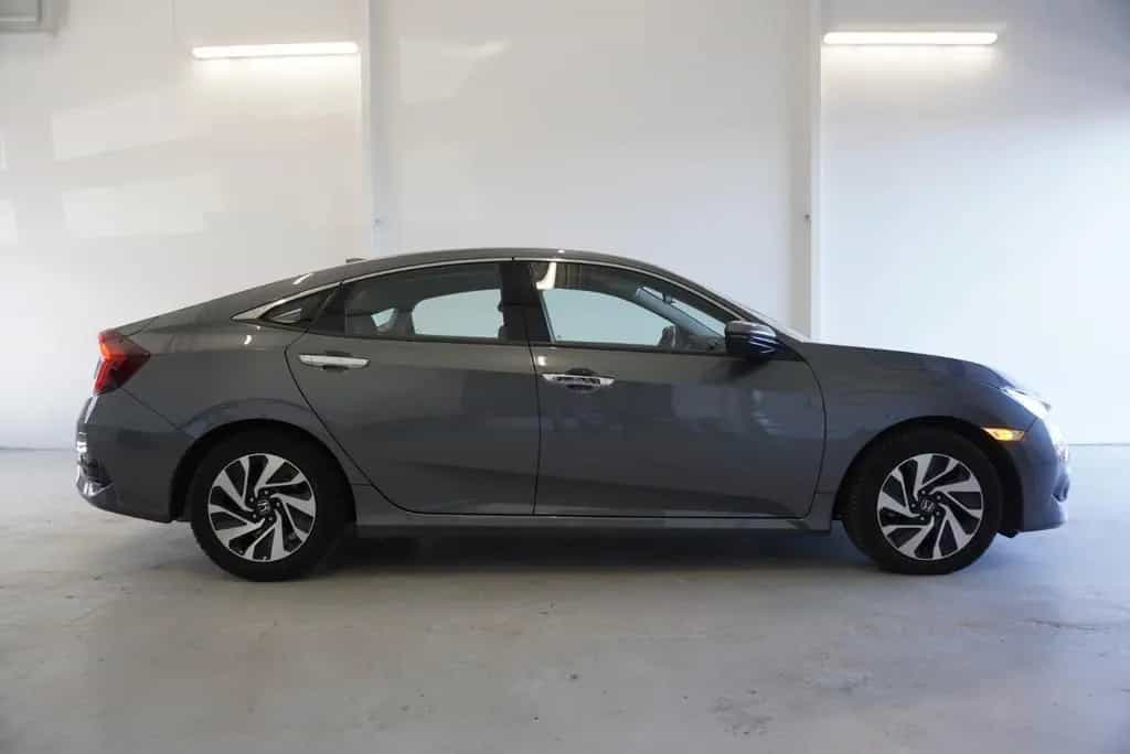 Honda Civic 1,5 VTEC TURBO ELEGANCE 07/2018-photo-4