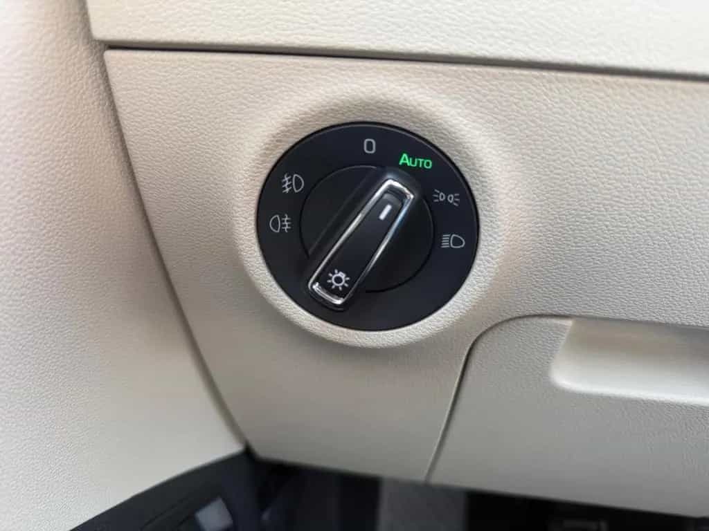 Skoda Karoq Style 1.5 TSI AHK Leder El. Heckklappe App 06/2021-photo-26