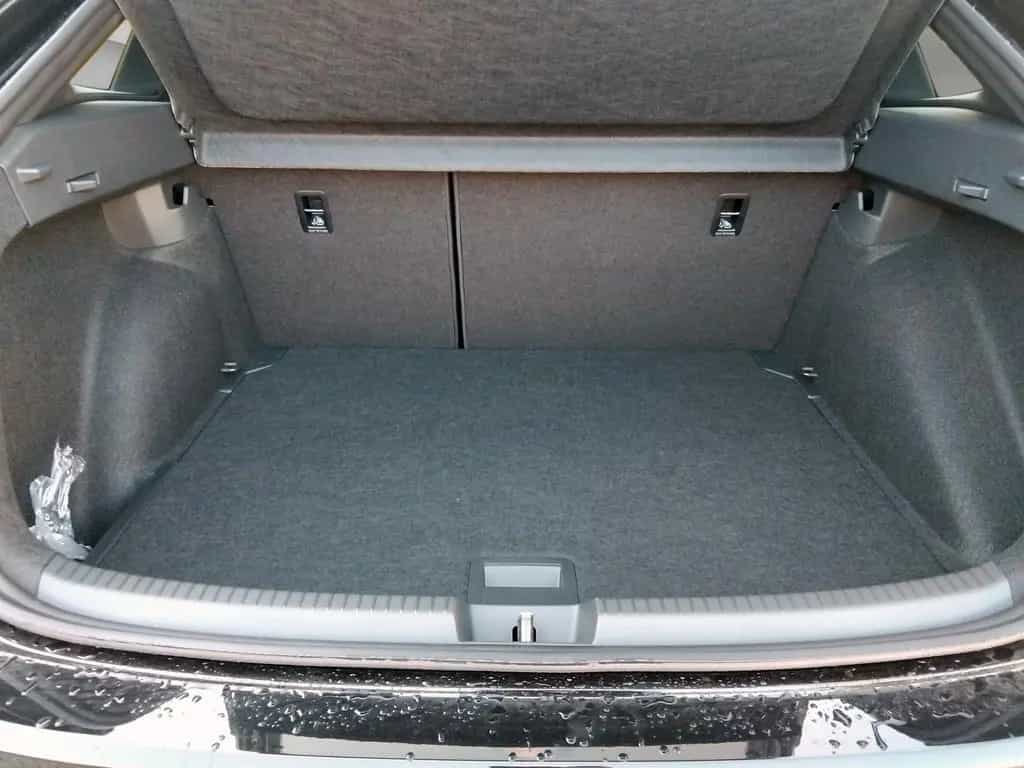 Volkswagen Taigo 1.5 TSI R Line  IQ Matrix Pano ACC 18" AHK null-photo-7