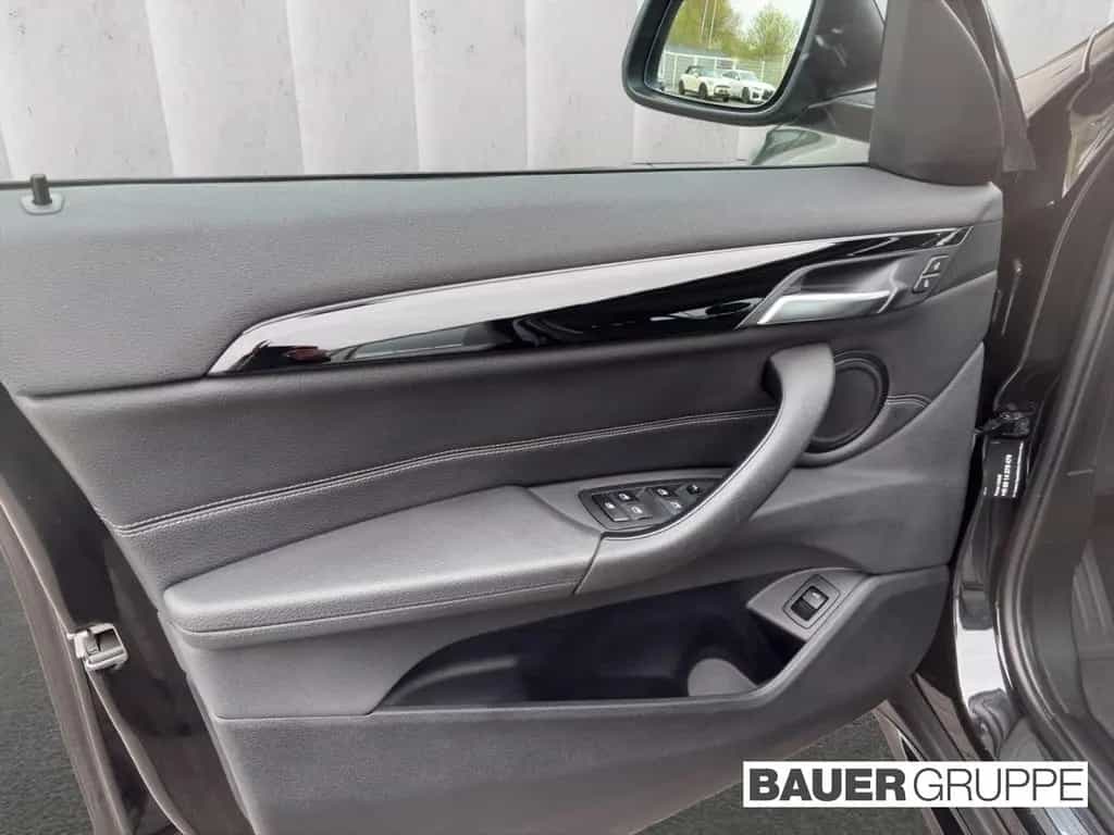 BMW X1 xDrive20d Sport Line HUD AHK Pano Navi LED So 02/2018-photo-12
