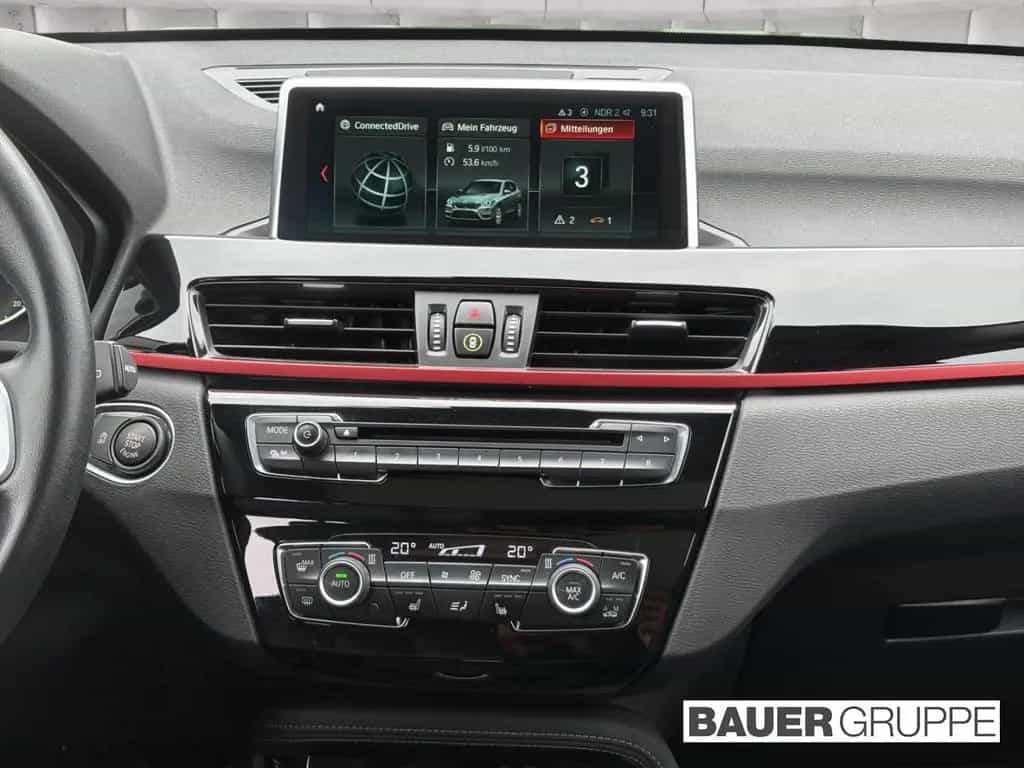BMW X1 xDrive20d Sport Line HUD AHK Pano Navi LED So 02/2018-photo-16