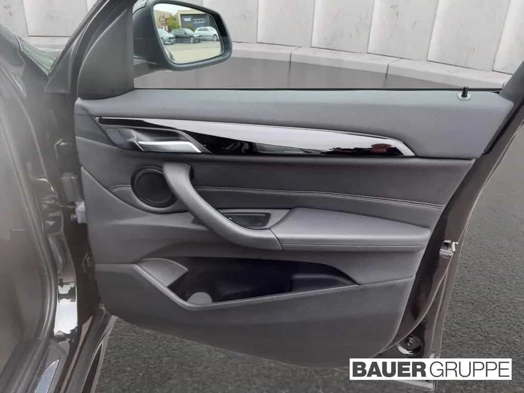 BMW X1 xDrive20d Sport Line HUD AHK Pano Navi LED So 02/2018-photo-17
