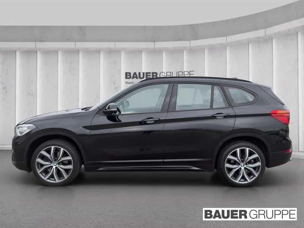 BMW X1 xDrive20d Sport Line HUD AHK Pano Navi LED So 02/2018-photo-2