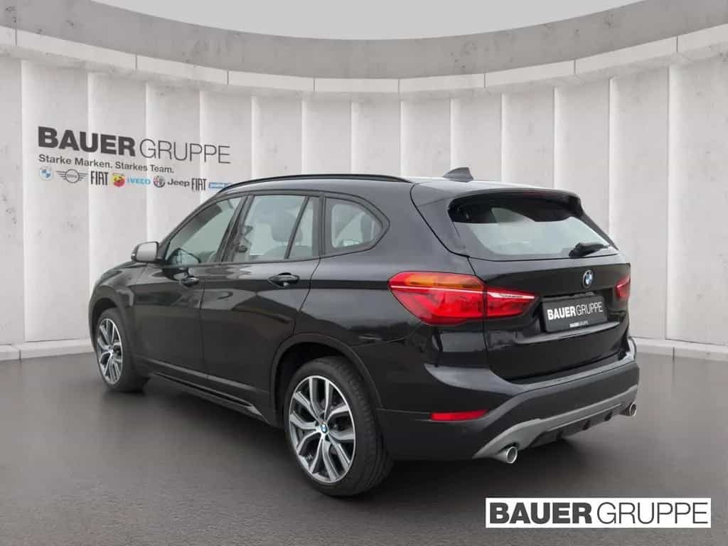 BMW X1 xDrive20d Sport Line HUD AHK Pano Navi LED So 02/2018-photo-3