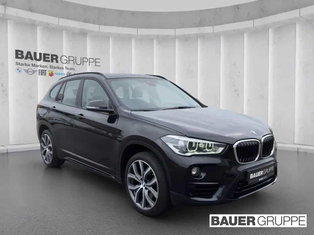BMW X1 xDrive20d Sport Line HUD AHK Pano Navi LED So 02/2018-photo-8