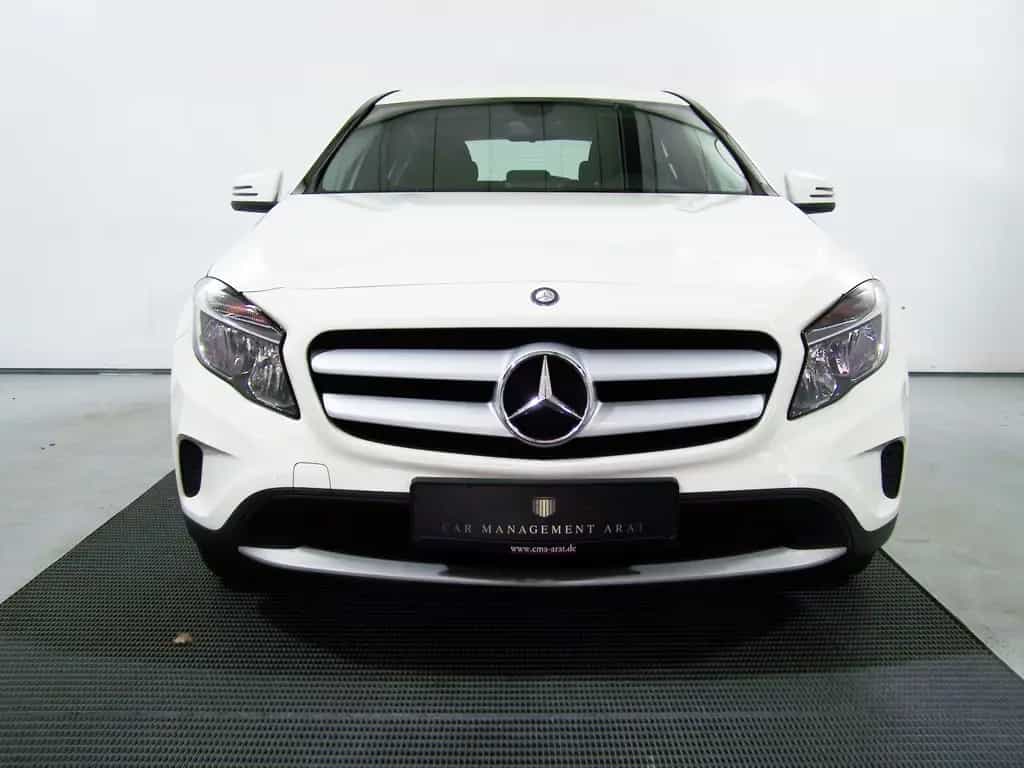 Mercedes-Benz GLA 200 AUTOM 1.HAND+NAVI+KAMERA+SITZH+TEMP+AMBI 05/2014-photo-1