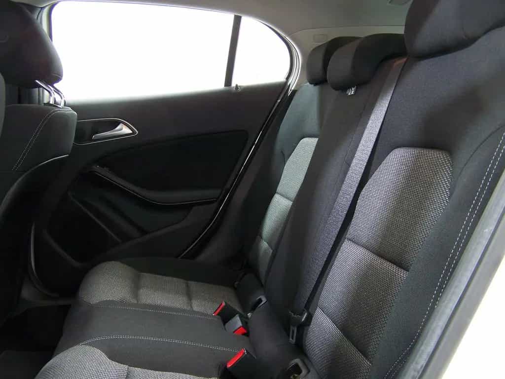 Mercedes-Benz GLA 200 AUTOM 1.HAND+NAVI+KAMERA+SITZH+TEMP+AMBI 05/2014-photo-4