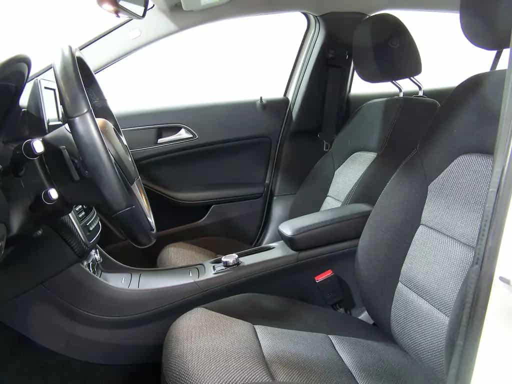 Mercedes-Benz GLA 200 AUTOM 1.HAND+NAVI+KAMERA+SITZH+TEMP+AMBI 05/2014-photo-5