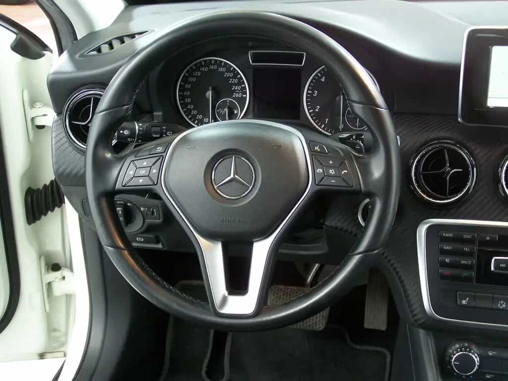 Mercedes-Benz GLA 200 AUTOM 1.HAND+NAVI+KAMERA+SITZH+TEMP+AMBI 05/2014-photo-8
