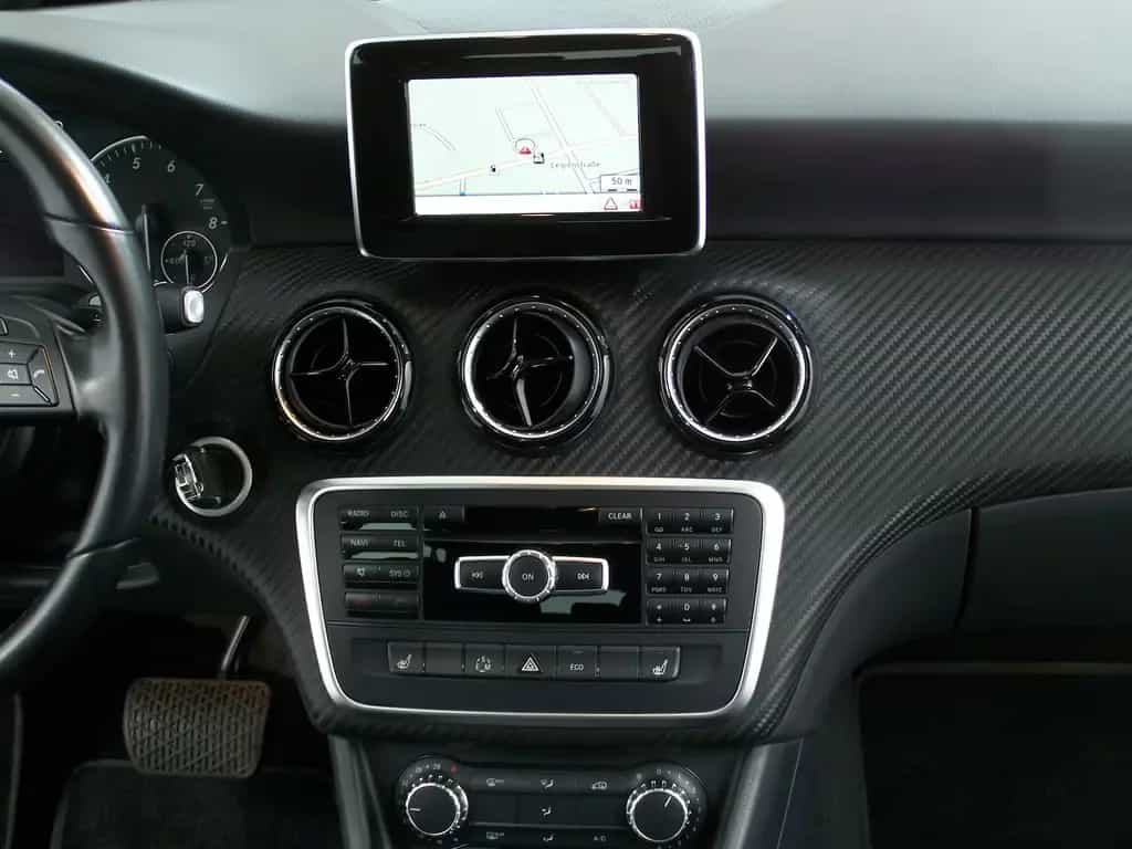 Mercedes-Benz GLA 200 AUTOM 1.HAND+NAVI+KAMERA+SITZH+TEMP+AMBI 05/2014-photo-9