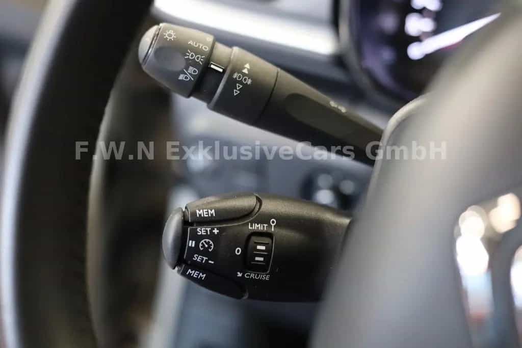 Citroën C3 Shine*Kamera*Automatik*Navi*LED*Tempomat 12/2022-photo-17